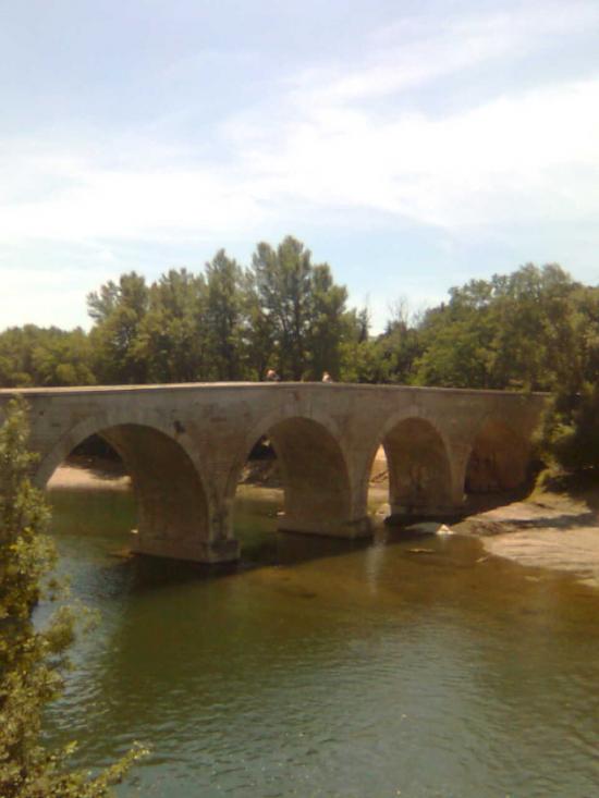 le pont du village précedent le gite